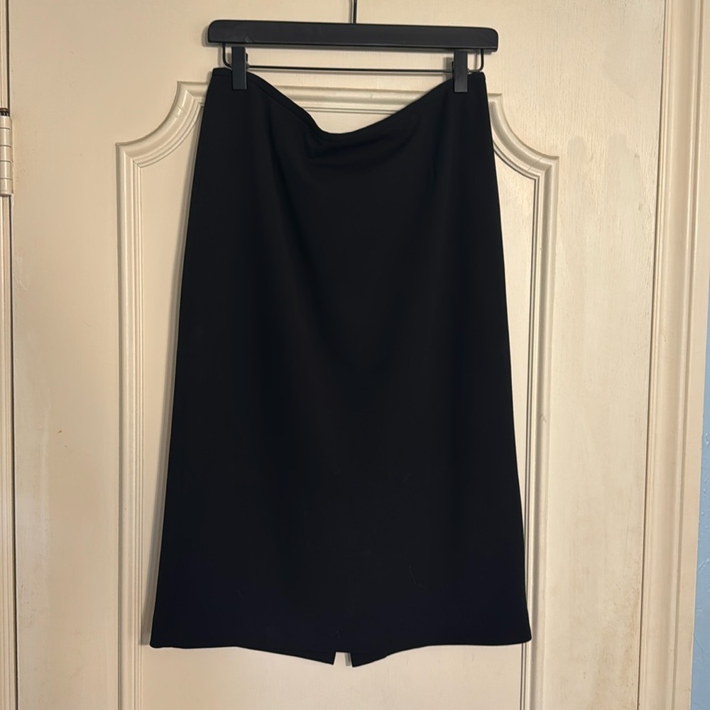 Size 10 Black Crepe Calvin Klein Pencil Skirt